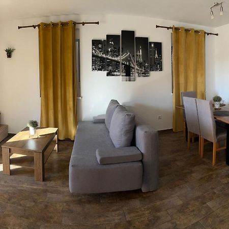 Apartman Toni 诺瓦利娅 外观 照片