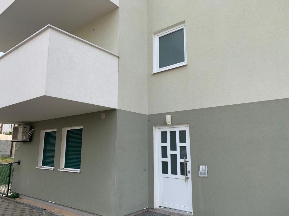 Apartman Toni 诺瓦利娅 外观 照片